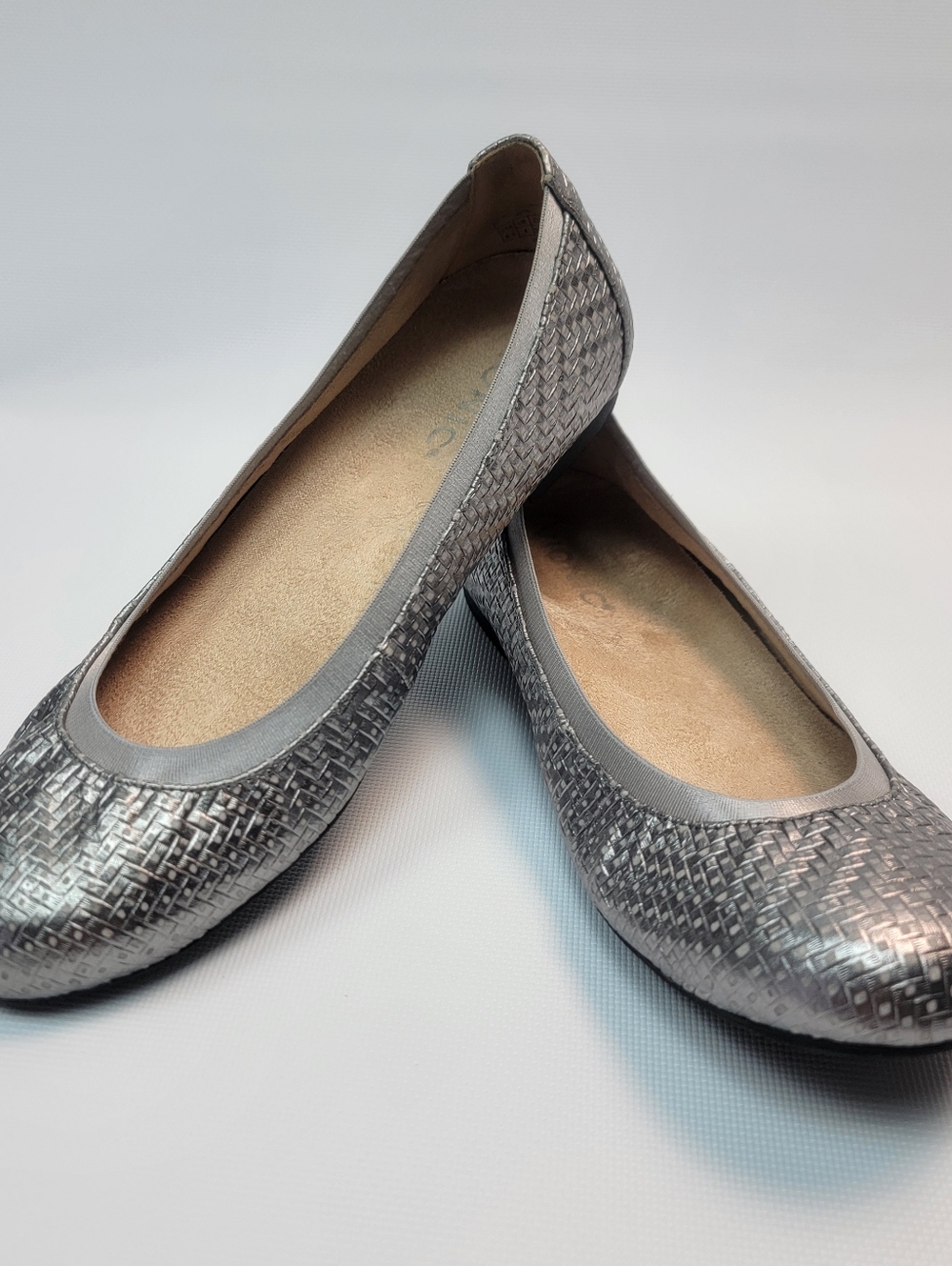 Vionic Anita Silver Leather Basketweave Print Comfort Flats Women’s Shoes Sz 6½W